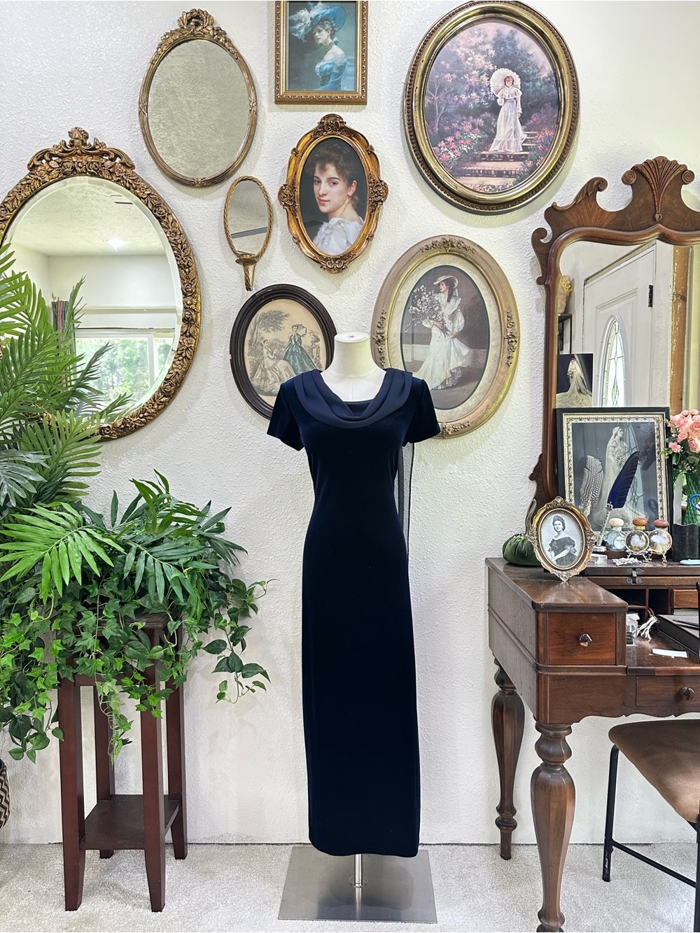 Vintage Connected Apparel Black Velvet midi gown